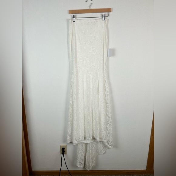 NWT Lulu’s Lace Wedding Dress Strapless White Simple Elegant Small - Picture 1 of 14